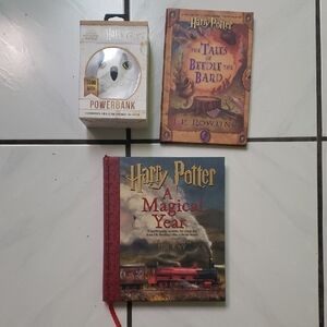 Brand new Harry Potter Hardcover Book Bundle, including Hedwig Powerbank (3)
